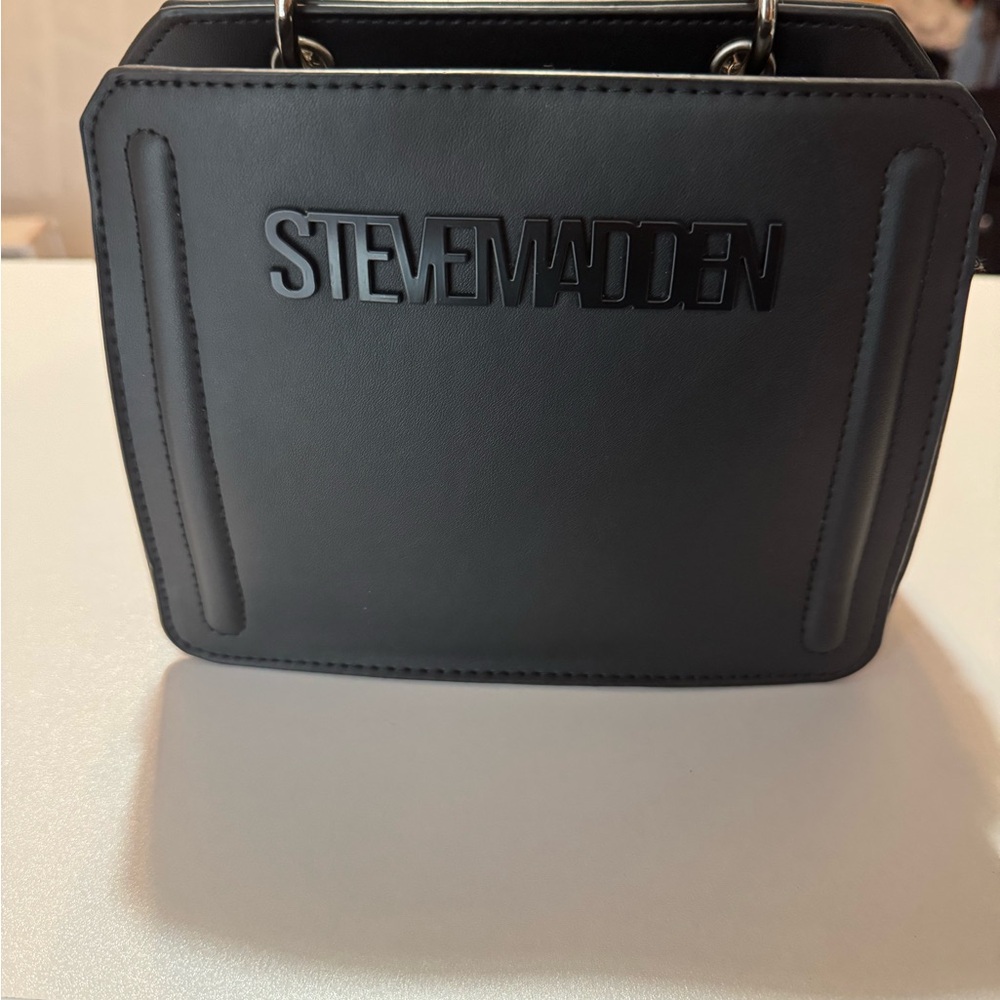 Steve Madden Black Shoulder Bag with Matte Finish